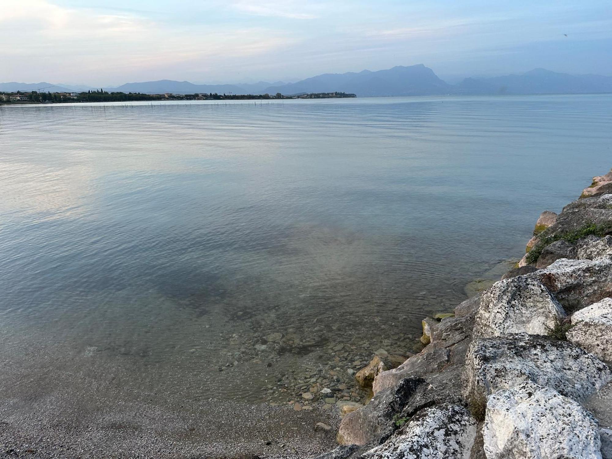 Casa Lugana 9 - Monolocale Con Piscina Fronte Lago Sirmione Exterior foto